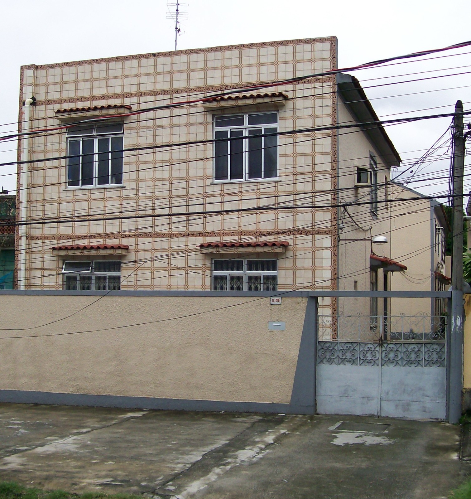 203.014 Ótimo apartamento 2 quartos – Oswaldo Cruz